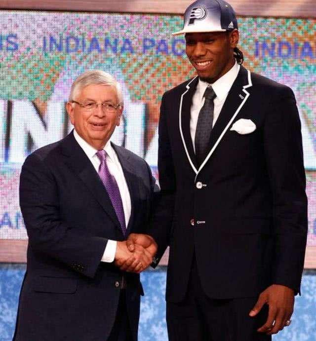 逼迫后腰侧 逼迫后腰侧